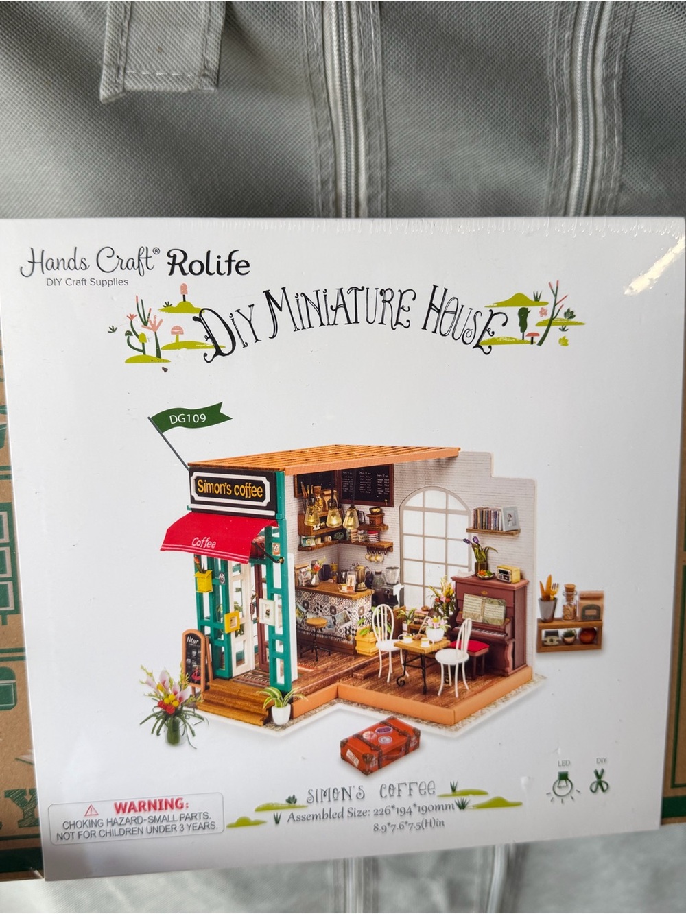 Rolife DIY Miniature House - Simon's Coffee (White/Green/Red)